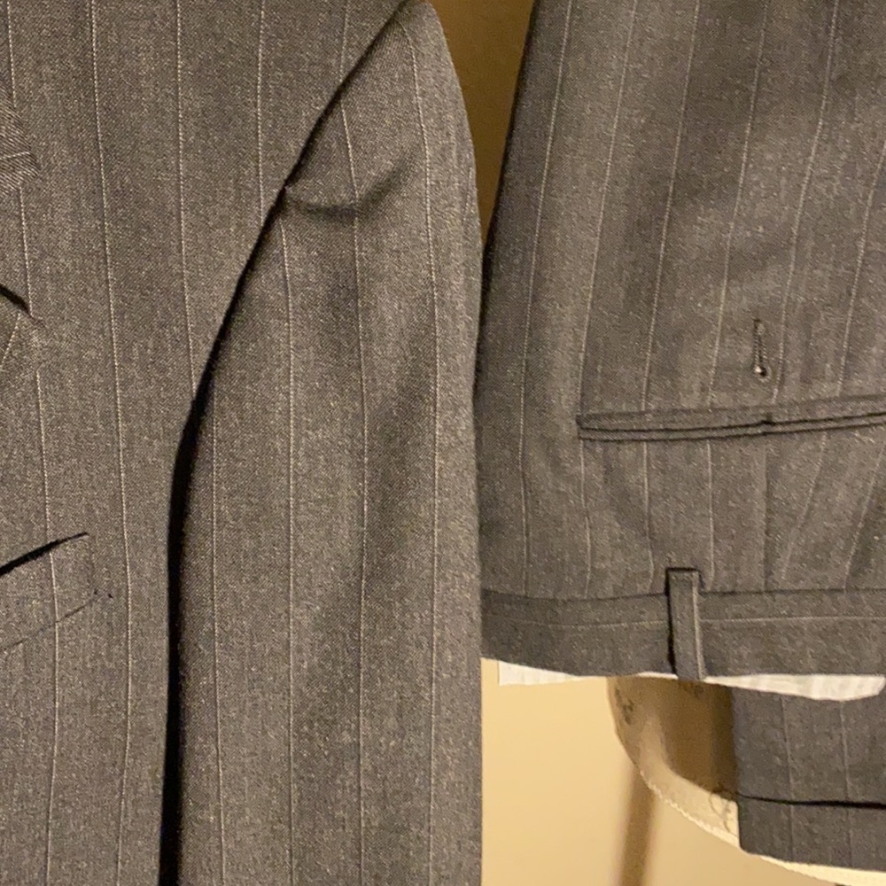 Man in Wool charcoal Gray pinstripe suit mens professional business jacket pants - Picture 2 of 16